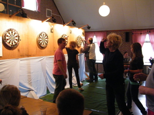 Darten binnenshuis bezigheden camping stroe